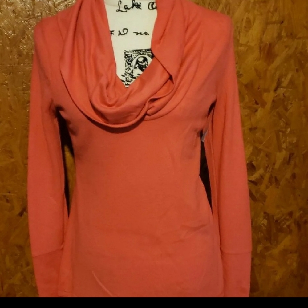 Cute salmon Crowlneck shirt 🔥